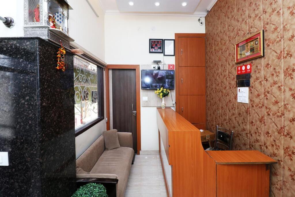 Hotel Blue Star Варанаси Экстерьер фото