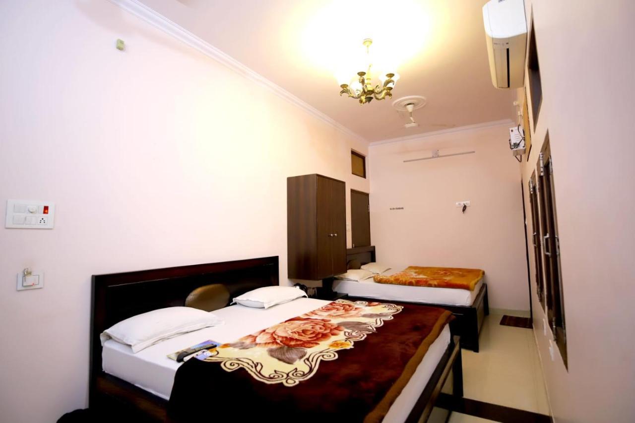 Hotel Blue Star Варанаси Экстерьер фото