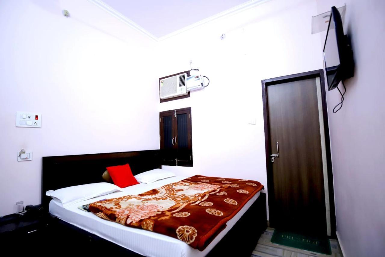 Hotel Blue Star Варанаси Экстерьер фото