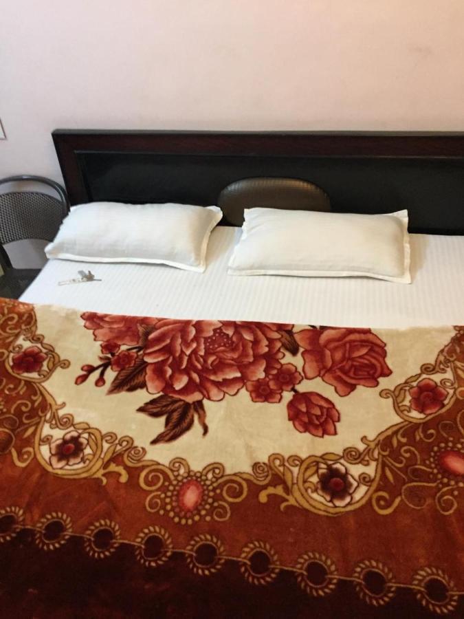 Hotel Blue Star Варанаси Экстерьер фото
