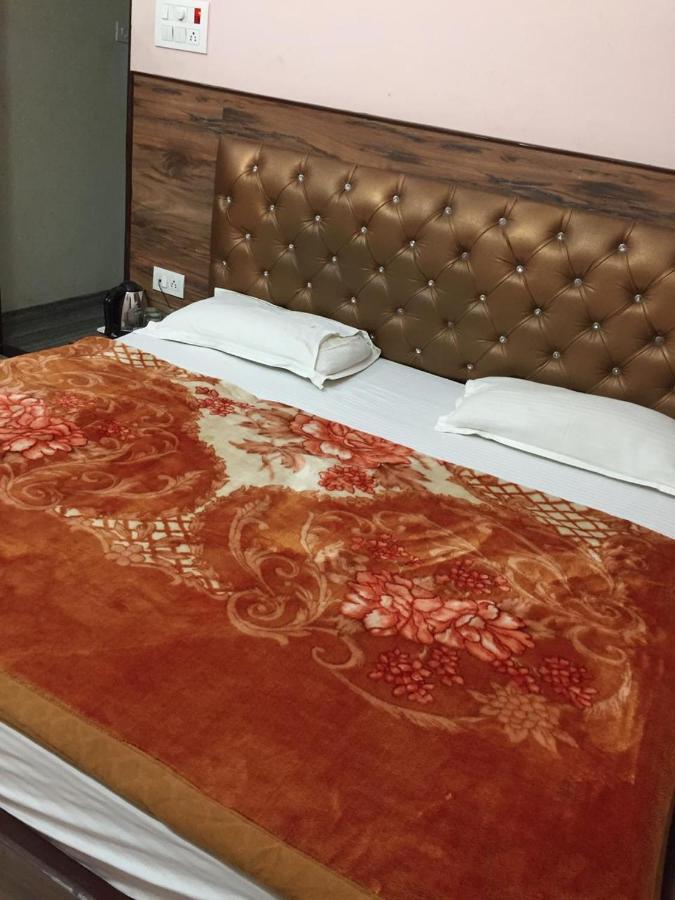 Hotel Blue Star Варанаси Экстерьер фото